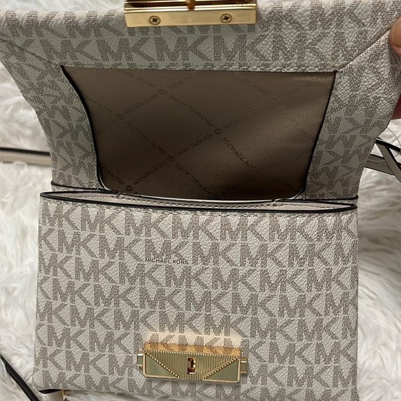 Michael Kore - Picture 7 of 9